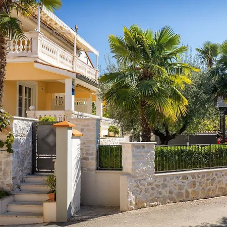 Apartment Idyllisches Mit Mediterranem Garten, Bbq - Nur 15 Minuten Zum *