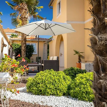 Apartment Idyllisches Mit Mediterranem Garten, Bbq - Nur 15 Minuten Zum